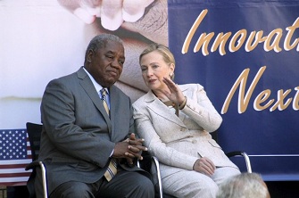 Hillary Clinton et Rupiah Banda, prsident zambien  Lusaka le 11 juin 2011
