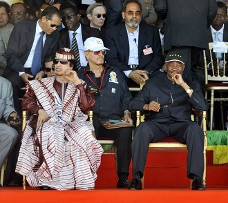 Mouammar Kadhafi et Amadou Toumani Tour le 22 septembre 2010  Bamako lors du cinquantenaire de l'indpendance du Mali