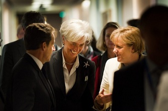 Nicolas Sarkozy, Christine Lagarde et Angela Merkel  Bruxelles le 21 juillet 2011 : 158 milliards d'euros seront mis sur la table pour sauver la Grce