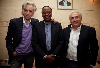 Uhuru Kenyatta (au milieu) avec Dominique Strauss Kahn et Bob Geldof, le 6 mars 2011, est dans le collimateur de la Cour Pnale Internationale