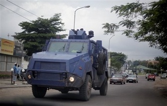 La police anti-meute patrouillant dans les rues de Kinshasa