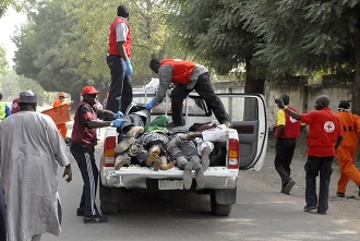 La Croix Rouge regroupe des corps de victimes des attentats dans un camion
