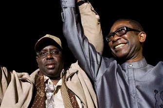 Macky Sall avec Youssou Ndour le 24 fvrier 2012 lors de son dernier meeting du 1er tour