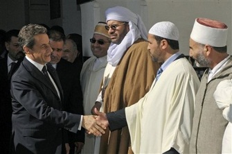Nicolas Sarkozy avec des dignitaires musulmans avant une crmonie d'hommages aux vtrans musulmans qui ont combattu pour la France