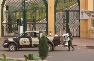 L'entre du camp de Kati o sont dtenues plusieurs personnalits politiques maliennes