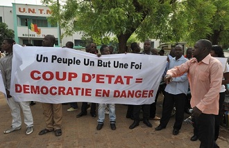 Manifestation contre la junte le jeudi 29 mars devant la bourse du travail  Bamako
