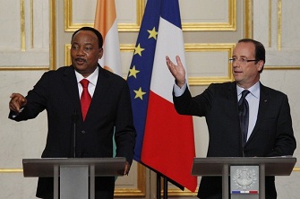 Mahamadou Issoufou et François Hollande à l'Elysée le 11 juin 2012