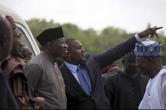 Aliko Dangote et le prsident Goodluck Jonathan le 11 juin 2012 