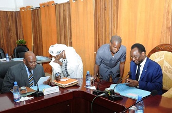 Cheick Modibo Diarra et Dioncounda Traor le 9 mai 2012 au palais de Koulouba