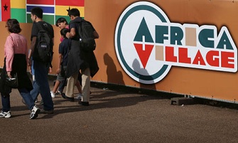 Le village africain, qui devait promouvoir la culture africaine aux jeux olympiques, a ferm prmaturment