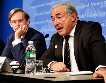 Robert Zoellick et Dominique Strauss Kahn le 12 octobre lors d'une confrence banque mondiale fmi