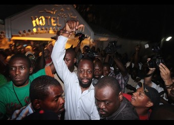 Wyclef entour de ses supportes le 20 aot  Port au Prince