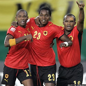Manucho (au milieu) a réalisé le doublé