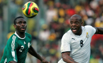 Agogo, ici en duel avec Yobo, a donn la victoire aux Ghanens