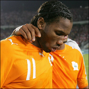 Drogba et les lphants dfaits aux tirs aux buts