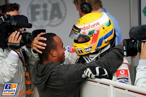 Lewis Hamilton flicit par son frre aprs sa victoire