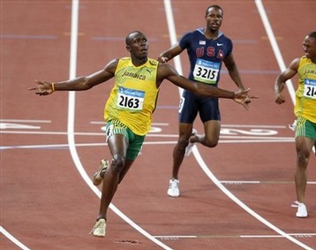 Usain Bolt a magistralement dominé le 100 mètres olympique!