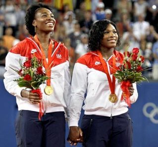Venus et Serena Williams ont remporté l'or en double