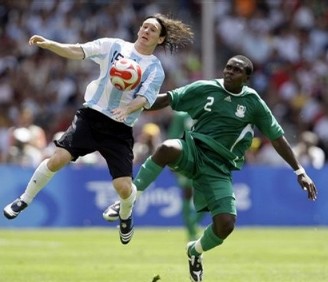 Lionel Messi face au nigrian Chibuzor Okonkwo 