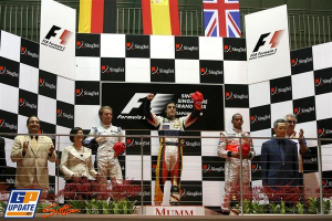 Le podium du grand prix de Singapour, avec Fernando Alonso, Nico Rosberg et Lewis Hamilton