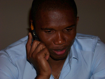 Samuel Eto'o recevant des encouragements en provenance du Cameroun la veille de la finale face  Manchester