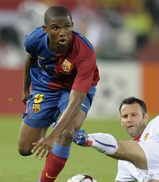 En pleine action lors de la finale face  Ryan Giggs de Manchester
