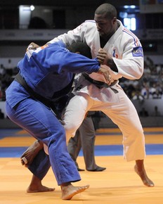 Teddy Riner face au cubain Oscar Brayson en finale du championnat du monde des poids lourds de judo