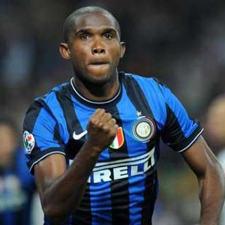 [b  samuel Etoo] auteur dun coup de tte dimanche  lencontre de [b  Bostjan Cesar], 