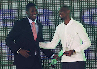 Samuel Eto'o et Gyan Asamoah lors de la crmonie du ballon d'or africain au Caire le 20 dcembre 2010