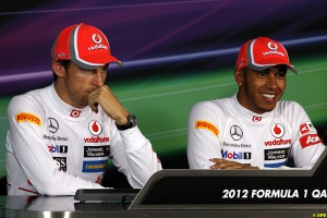 Lewis Hamilton tous sourires aprs les qualifications qu'il avait domines, devanant son coquipier Jenson Button