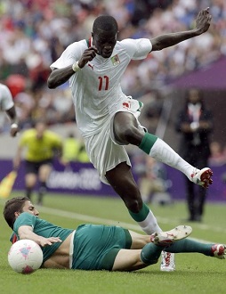 Duel entre le sénégalais Kalidou Yero et le mexicain Hiram Mier lors du quart de finale Sénégal Mexique des JO 2012 à Londres