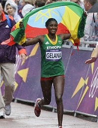 Tiki Gelana mdaille d'or sur marathon fminin aux jeux olympiques de Londres