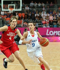 Celine Dumerc a fini meilleure marqueuse du match ct franais avec23 pts