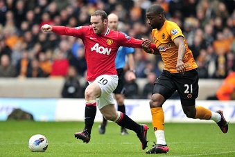 Sebastien Bassong face  Wayne Rooney lors d'un match Wolverhampton Manchester United le 18 mars 2012