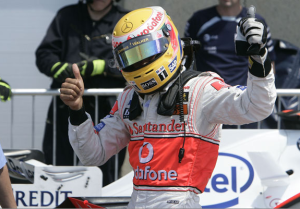 Lewis Hamilton jubilant aprs sa victoire