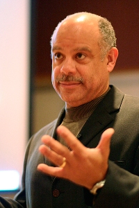 Le Dr Mark Dean