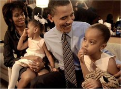 Michelle et Barack Obama et leurs deux enfants
