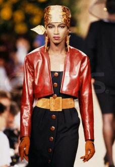 Lors d'un défilé Yves Saint-Laurent