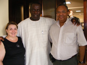 Martine et Christian Moncoq en compagnie du Dr. Cheikh Tidiane Gadio, Ministre des Affaires Etrangères du Sénégal