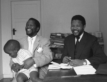 Nelson Mandela et Oliver Tambo, qui fut prsident de l'ANC en exil