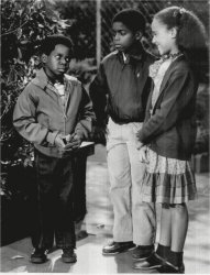 Shavar Ross (''Dudley'') au centre, avec Gary Oldman (''Arnold'';) à gauche