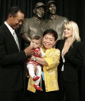Tiger Woods en compagnie de sa mre Kultida, sa 1re fille sam, et sa femme Elin Nordegren
