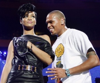 Rihanna et Chris Brown ensemble sur scne en dcembre 2008