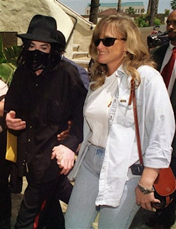 Michael Jackson et Debbie Rowe en avril 1996