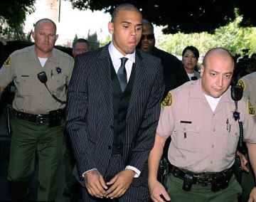 Chris Brown  son arrive au tribunal 