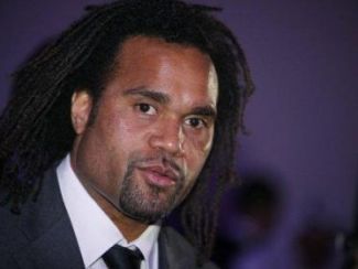 Christian Karembeu : Un journal grec laccuse davoir escroqu le fisc quand il jouait pour le club hellne du Pire