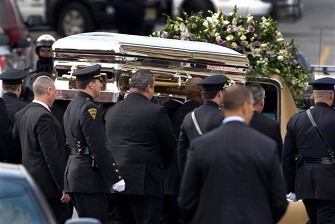 Le cercueil de Whitney Houston  aprs les funrailles  la New Hope Baptist Church le 18 fvrier 2012