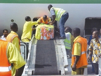 Le cercueil de Douk Saga dimanche 15 octobre  Abidjan