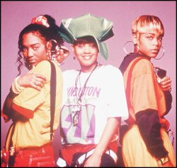 Lisa (au centre) avec les TLC