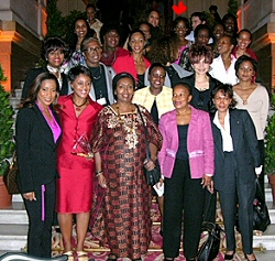 Nelly Cambervelle (flche rouge) faisait partie des organisatrices du Congrs de la Femme Noire Leader